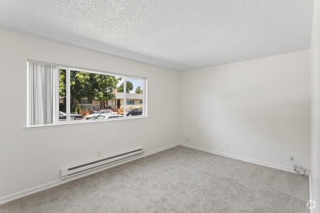2BR, 1BA - 870SF - Primary Bedroom
