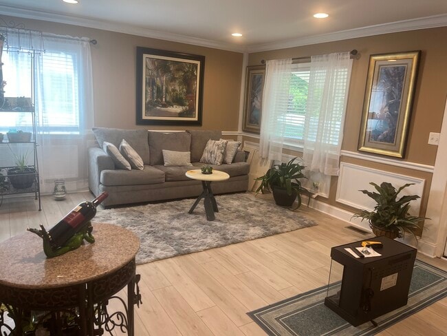 Photo - 1300 Wilson Point Rd