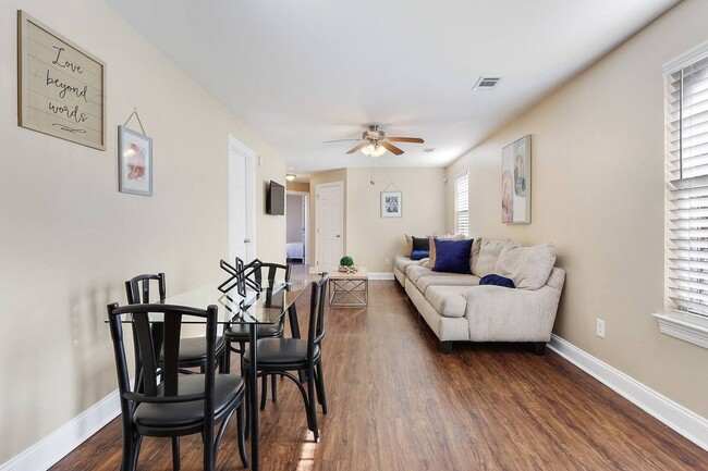 Photo - 3000 Lasalle St