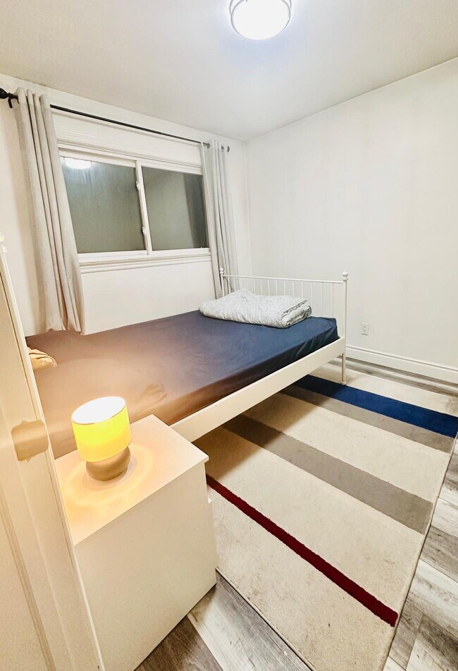 Photo - 3 BED - 1 BATH - HAMILTON - MAIN UNIT Unité 1