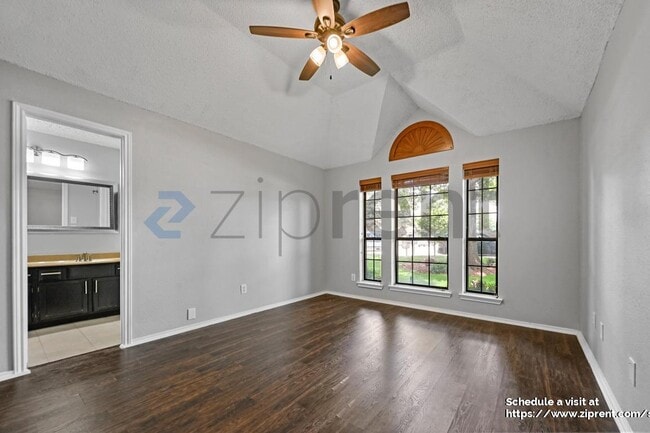 Photo - 2029 Oakglen Dr