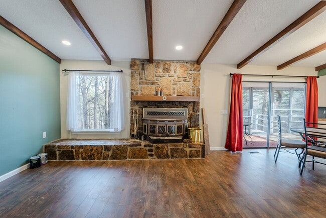 Photo - Spacious 3 Bedroom, 3 Bath Two story home!!