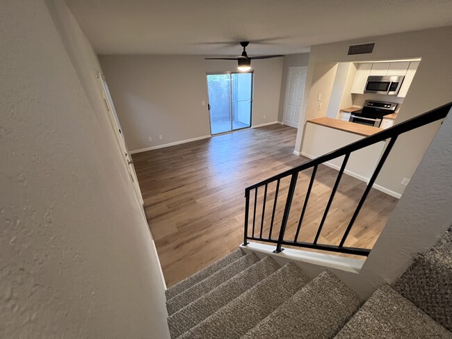 Living room and Kitchen downstairs - 7602 N 61st Ave Apartamentos Unidad 7608