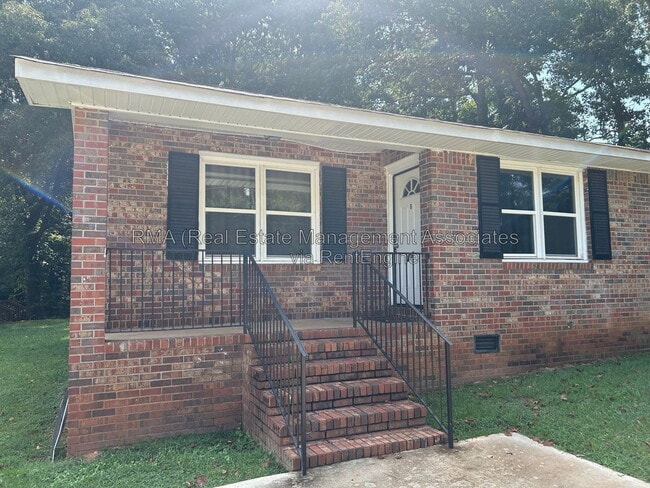 Building Photo - 252 N McDonough Rd