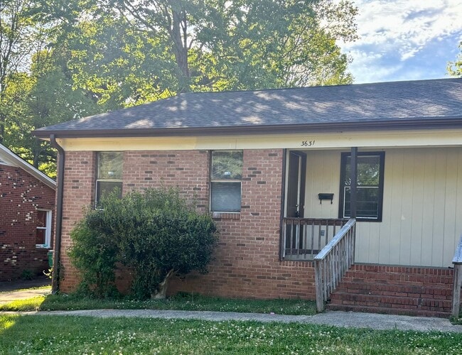 Photo - Spacious 2 Bed, 1 Bath Minutes from Uptown