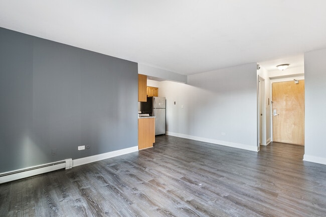 Photo - 6201 N Kenmore Ave