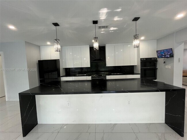 Photo - 575 NE 179th Dr