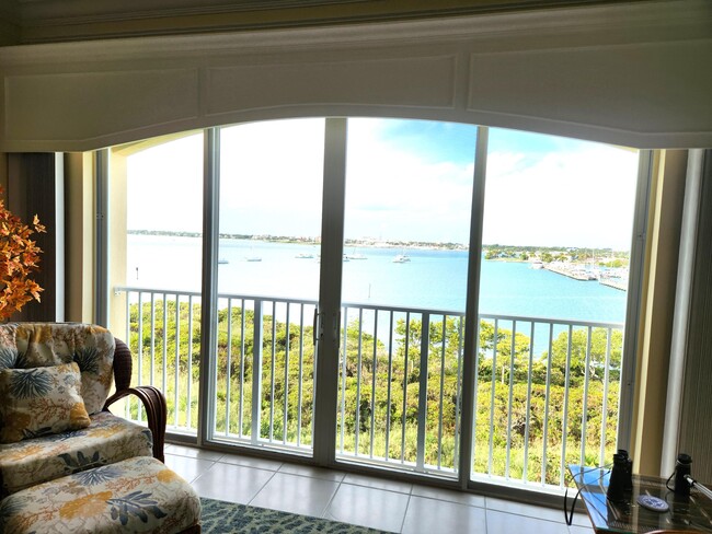 Building Photo - 32 Harbour Isle Dr E Unit Ph 2 Rental