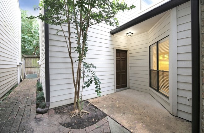 Photo - 2555 Bering Dr