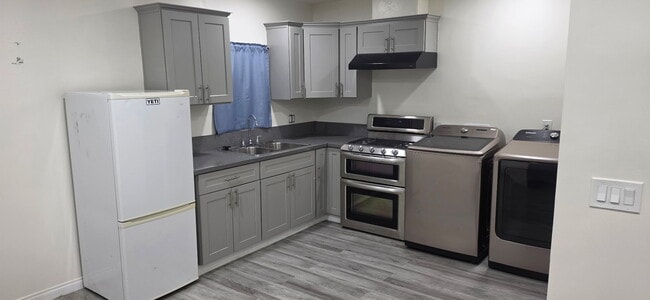 Building Photo - 740 Carmelita Pl Unit 740  Carmelita Place ADU (Studio)