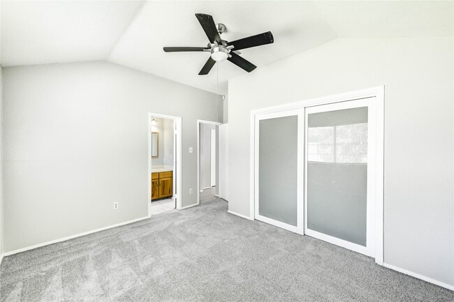 Building Photo - 5207 Beaverhill Dr Rental