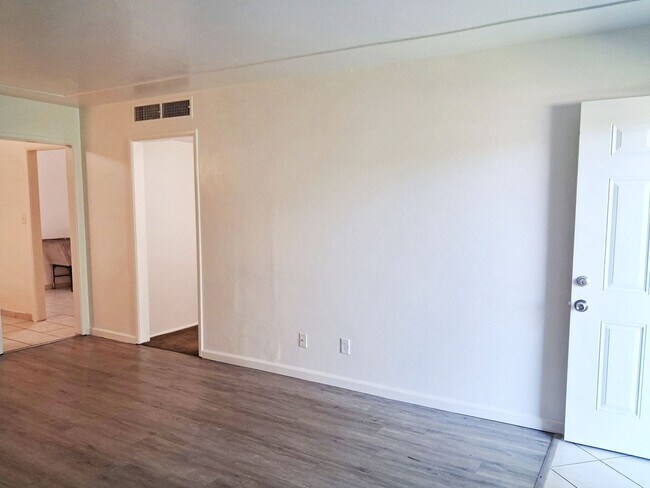 3336-3342 E Clinton Ave