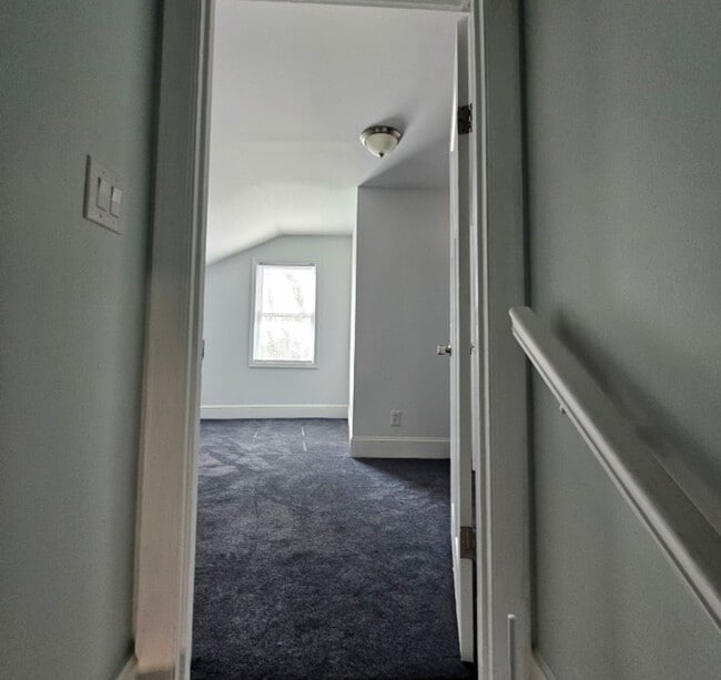 Photo - 619 W Bell St