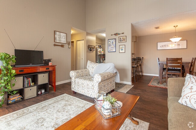 2BR, 2BA - 1,150 SF