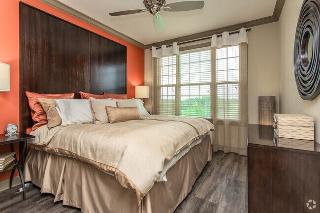 2BR, 2BA - 1171SF - Emory Point Apartments