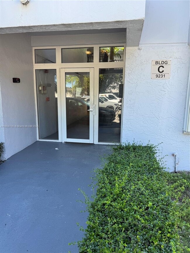 Building Photo - 9231 SW 87th Ave Unit C9 Rental