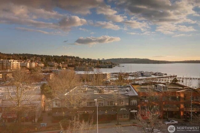 Building Photo - 2Bd/2Ba Kirkland Condo Unit 402