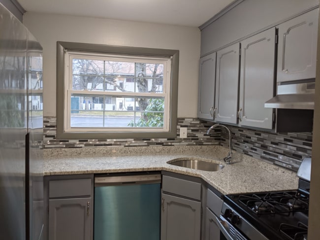 Building Photo - 4 Wedgewood Dr Rental