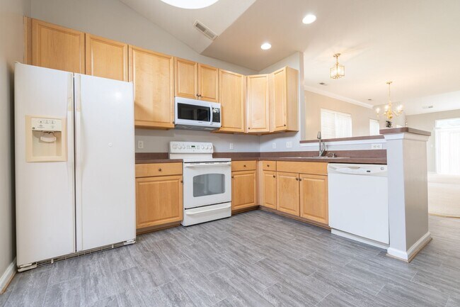 Photo - MOVE IN READY Townhome in the Heart of Suffolk!