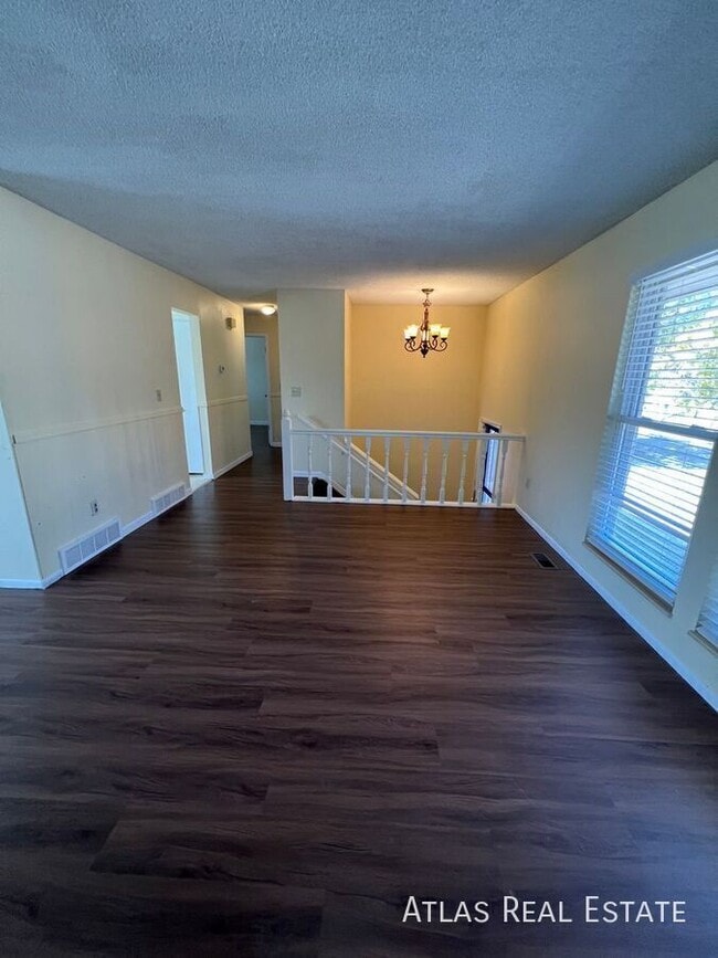 Photo - 5345 Waddell Ave