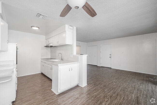 1BR, 1BA - 750SF - Kitchen