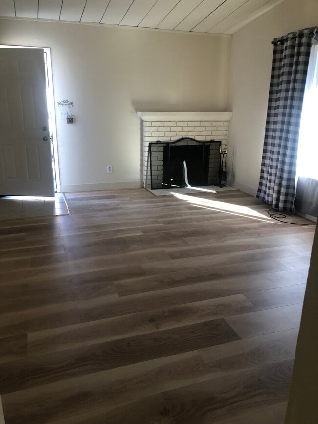 Building Photo - 3133 Alma St Unit 3133 Rental