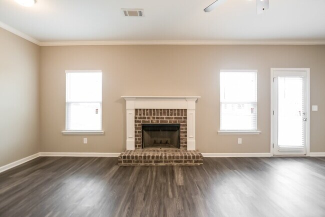 Photo - 619 Fieldcrest Dr