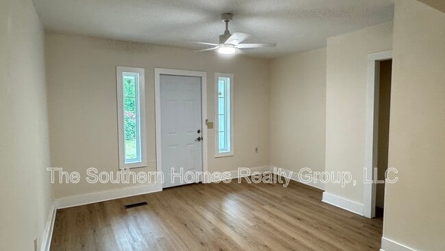 Photo - 112 Douglas St