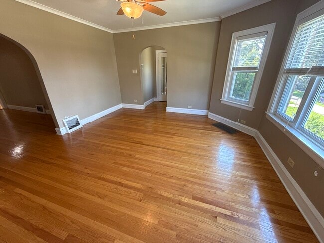 Photo - 5327 W Wolfram St Unit 1