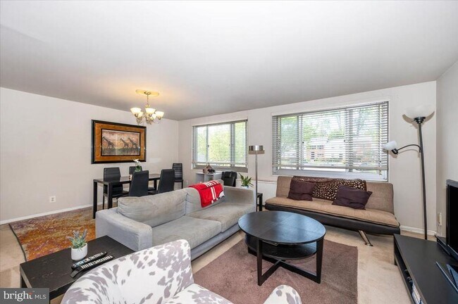 Building Photo - 1900 Lyttonsville Rd Unit 418 Rental