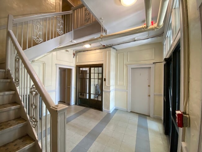 Building Photo - 1687 Commonwealth Ave Unit 9
