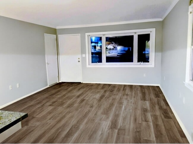 Photo - 411 Brewer St