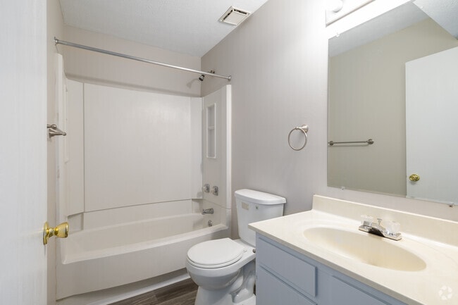 2BR, 2BA - 894SF Bathroom
