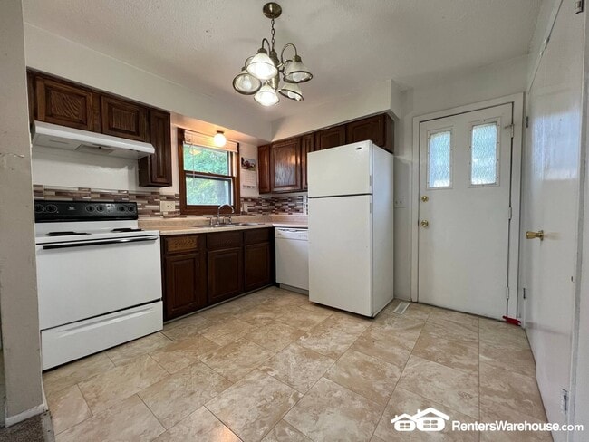 Photo - 912 E Railroad Ave