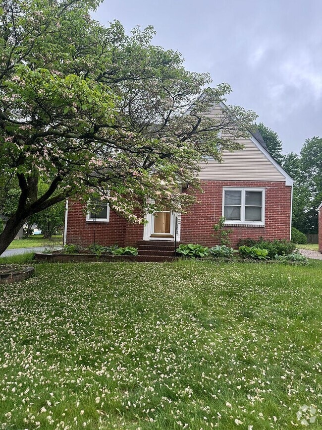 Building Photo - 1747 W McGalliard Ave Rental