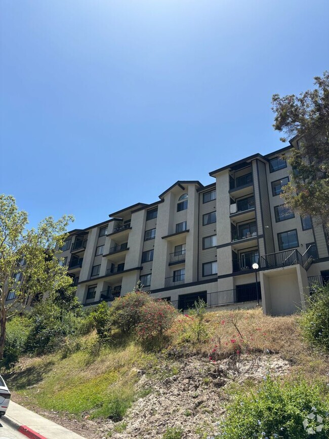 Building Photo - LARGE 2 BEDROOM 2 BATH  MASTER SUITES COND... Rental