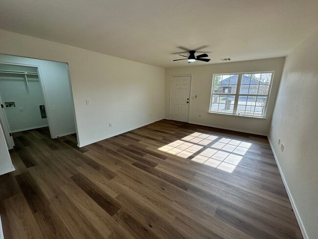 Photo - Beautiful 3bed/2bath House Available Near Tinker and Oklahoma Heart Hospital!