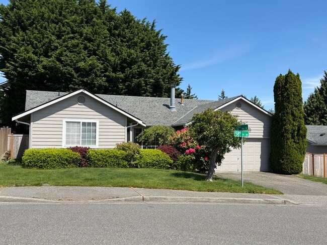 Building Photo - Everett 3 Bedroom Rambler