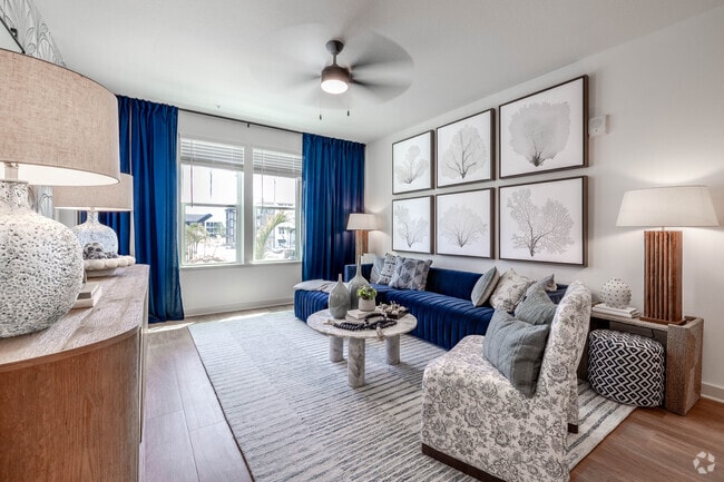 B1-Alt 1 - 2BR, 2BA - 1,096SF - Living Room