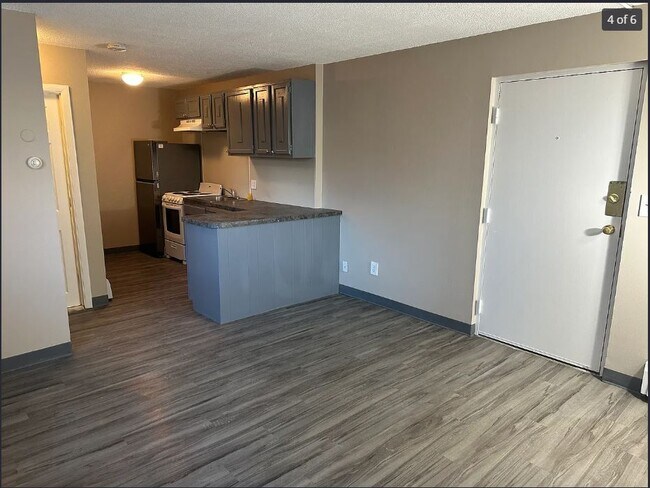 Photo - 136 School St