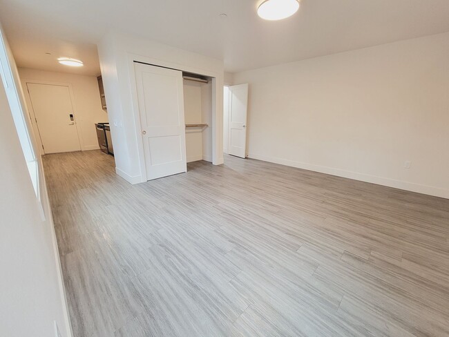 Photo - L0478-353 FAILING Unit B