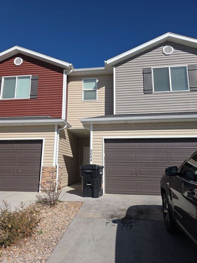 Building Photo - 3 Bed/2 Bath Townhome Available Soon!!