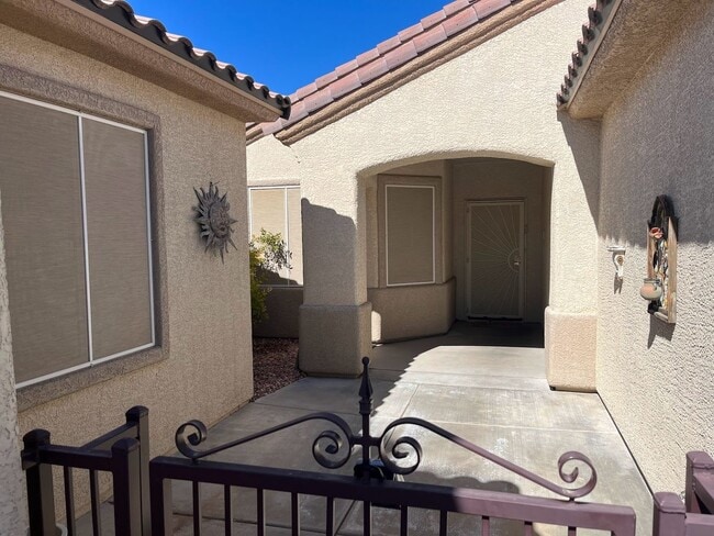 Photo - Stunning 3 bedroom 3 bath with Guest House in Sun City Anthem for 55+!