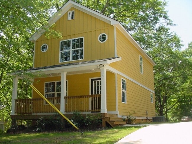 Building Photo - Well kept modern 3bd 2ba house