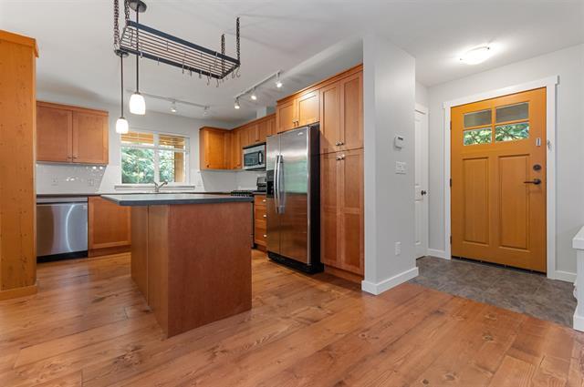 1734 Robins Roost