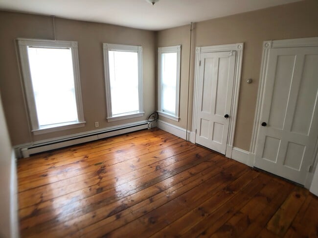 Bedroom 1 - 42 Tyler St Unidad 1