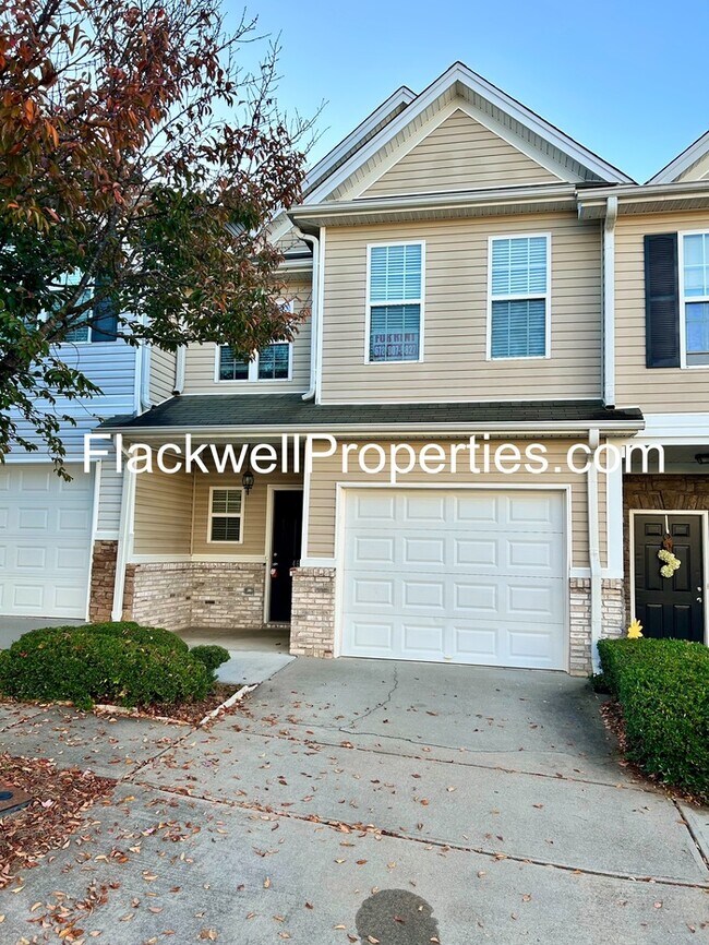 Beautiful, clean, and updated Townhome wit... - Beautiful, clean, and updated Townhome wit...