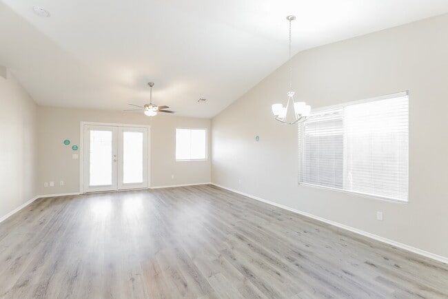 Photo - 16183 W Buchanan St