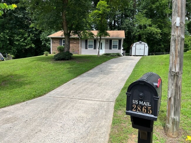 Nice One-Level 3 Bedroom 1.5 Bath Home - Nice One-Level 3 Bedroom 1.5 Bath Home