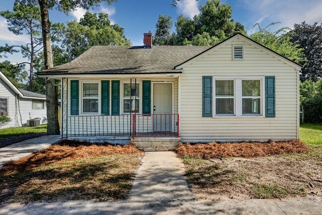 Building Photo - Renovated 2 bdrm home in East Savannah